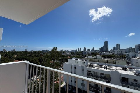 Condo in Miami Beach, Florida, 2 bedrooms № 1964252 - photo 21