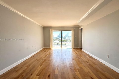 Condo in Miami Beach, Florida, 2 bedrooms № 1964252 - photo 19