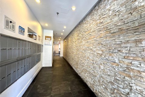 Condo in Miami Beach, Florida, 2 bedrooms № 1964252 - photo 25