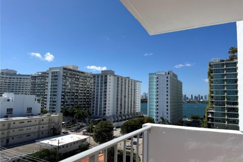 Condo in Miami Beach, Florida, 2 bedrooms № 1964252 - photo 2