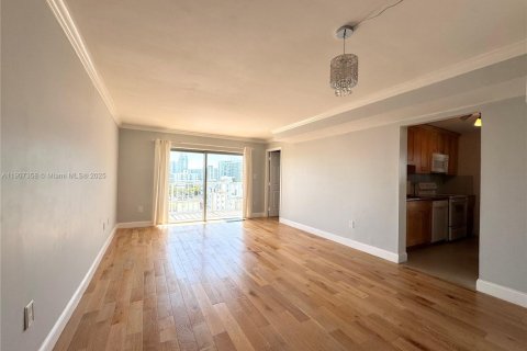 Condo in Miami Beach, Florida, 2 bedrooms № 1964252 - photo 5