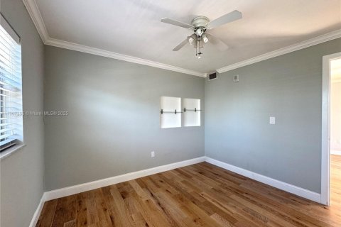 Condo in Miami Beach, Florida, 2 bedrooms № 1964252 - photo 8