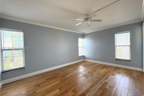 Condo in Miami Beach, Florida, 2 bedrooms № 1964252 - photo 6