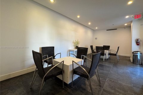 Condo in Miami Beach, Florida, 2 bedrooms № 1964252 - photo 24