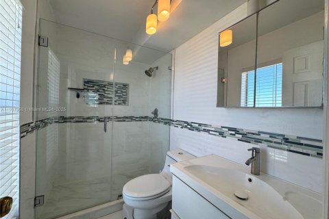 Condo in Miami Beach, Florida, 2 bedrooms № 1964252 - photo 7
