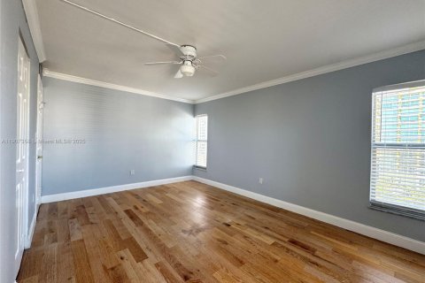 Condo in Miami Beach, Florida, 2 bedrooms № 1964252 - photo 9