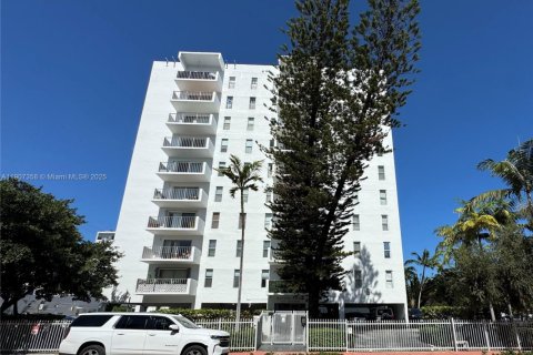 Condo in Miami Beach, Florida, 2 bedrooms № 1964252 - photo 27