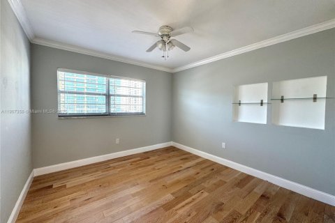 Condo in Miami Beach, Florida, 2 bedrooms № 1964252 - photo 16