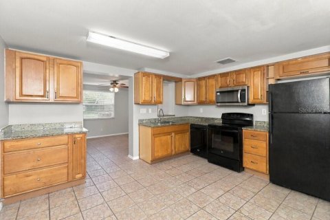 Villa ou maison à louer à Holiday, Floride: 2 chambres, 109.25 m2 № 2427522 - photo 7