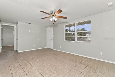 Villa ou maison à louer à Holiday, Floride: 2 chambres, 109.25 m2 № 2427522 - photo 5