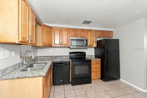 Villa ou maison à louer à Holiday, Floride: 2 chambres, 109.25 m2 № 2427522 - photo 6