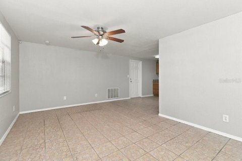 Villa ou maison à louer à Holiday, Floride: 2 chambres, 109.25 m2 № 2427522 - photo 4