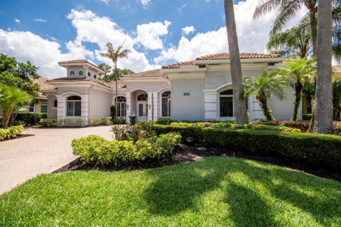 House in Port St. Lucie, Florida 4 bedrooms, 305.37 sq.m. № 2190046 - photo 2