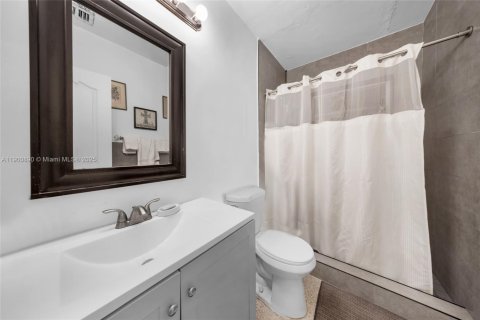 Casa en venta en Miami, Florida, 3 dormitorios, 111.85 m2 № 2081707 - foto 8