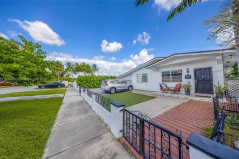 Casa en Miami, Florida 3 dormitorios, 111.85 m2 № 2081707