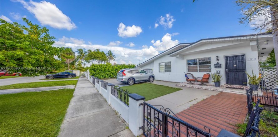 Casa en Miami, Florida 3 dormitorios, 111.85 m2 № 2081707