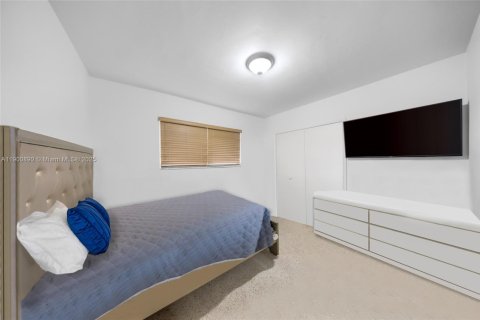 Casa en venta en Miami, Florida, 3 dormitorios, 111.85 m2 № 2081707 - foto 11
