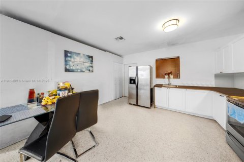 Casa en venta en Miami, Florida, 3 dormitorios, 111.85 m2 № 2081707 - foto 6
