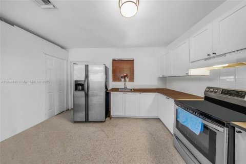 Casa en venta en Miami, Florida, 3 dormitorios, 111.85 m2 № 2081707 - foto 7