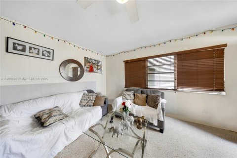 Casa en venta en Miami, Florida, 3 dormitorios, 111.85 m2 № 2081707 - foto 3