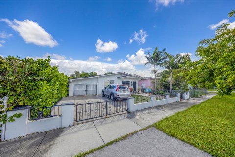 Casa en venta en Miami, Florida, 3 dormitorios, 111.85 m2 № 2081707 - foto 21