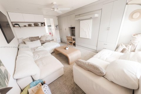 Condominio en alquiler en Hollywood, Florida, 31.59 m2 № 1977906 - foto 3