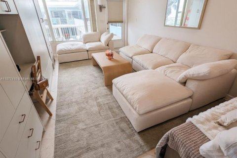 Condominio en alquiler en Hollywood, Florida, 31.59 m2 № 1977906 - foto 5