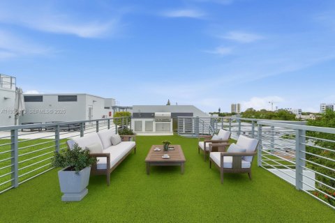 Condo in Miami, Florida, 4 bedrooms  № 2066144 - photo 28