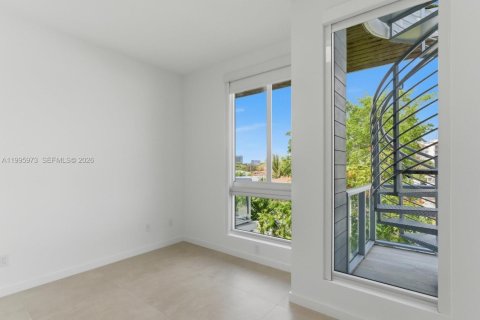 Condo in Miami, Florida, 4 bedrooms  № 2066144 - photo 10