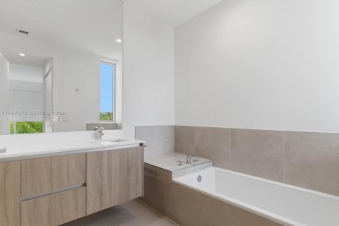 Condo in Miami, Florida, 4 bedrooms  № 2066144 - photo 18