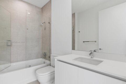 Condo in Miami, Florida, 4 bedrooms  № 2066144 - photo 13