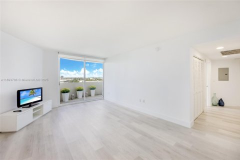 Condo in Aventura, Florida, 1 bedroom  № 1945620 - photo 3
