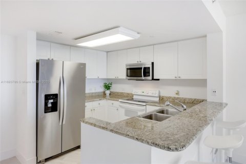 Condo in Aventura, Florida, 1 bedroom  № 1945620 - photo 7