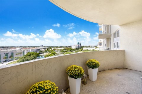 Condo in Aventura, Florida, 1 bedroom  № 1945620 - photo 13