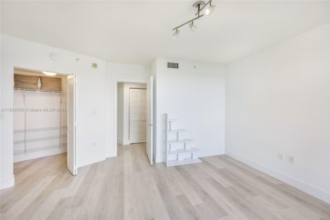 Condo in Aventura, Florida, 1 bedroom  № 1945620 - photo 6
