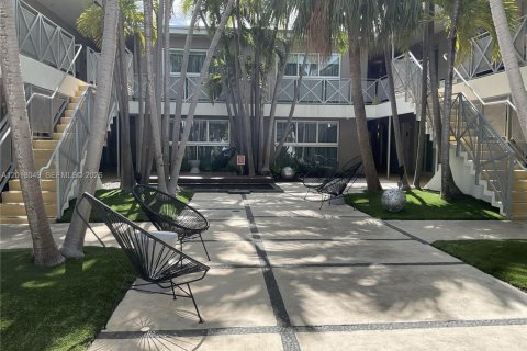 Hôtel, hôtellerie à vendre à Miami Beach, Floride: 29.45 m2 № 2075525 - photo 2