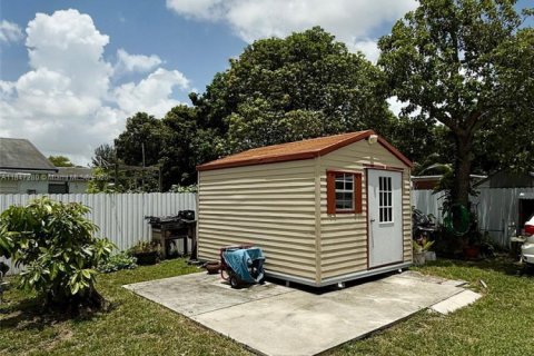 Купить виллу или дом в Майами-Гарденс, Флорида 4 спальни, 141.4м2, № 1957458 - фото 11