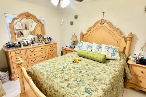 Купить виллу или дом в Майами-Гарденс, Флорида 4 спальни, 141.4м2, № 1957458 - фото 7