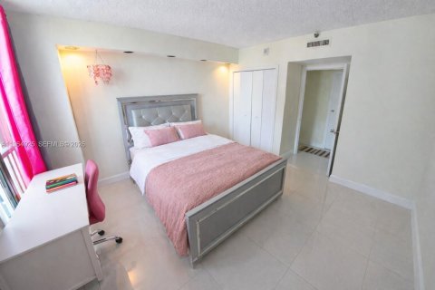 Condo in Aventura, Florida, 2 bedrooms № 2026446 - photo 15