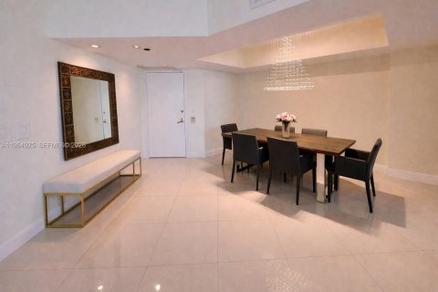 Condo in Aventura, Florida, 2 bedrooms № 2026446 - photo 9