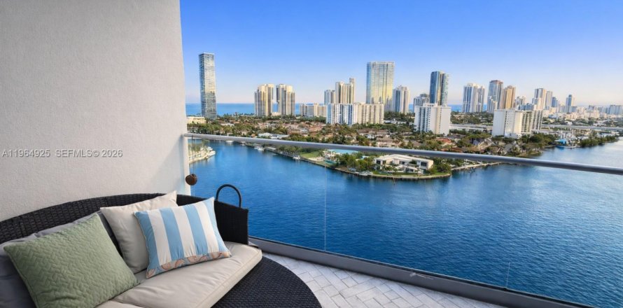 Condo in Aventura, Florida, 2 bedrooms № 2026446