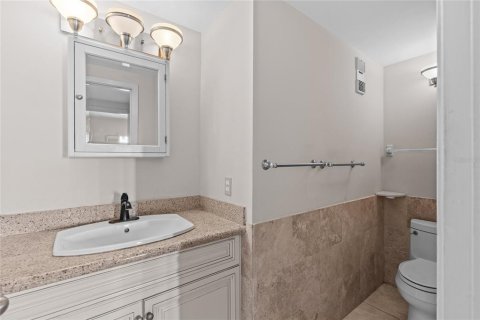 Condo in Jacksonville Beach, Florida, 1 bedroom  № 2099104 - photo 17