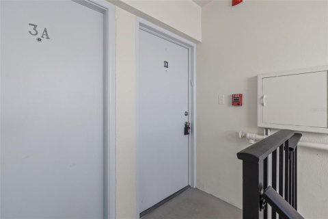 Condo in Jacksonville Beach, Florida, 1 bedroom  № 2099104 - photo 20
