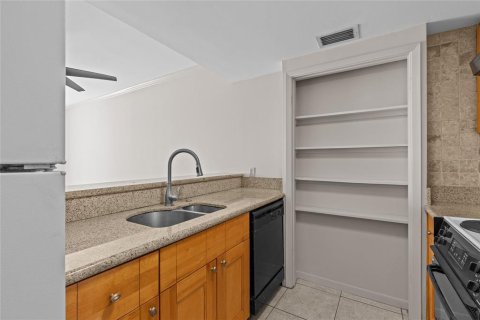 Condo in Jacksonville Beach, Florida, 1 bedroom  № 2099104 - photo 4