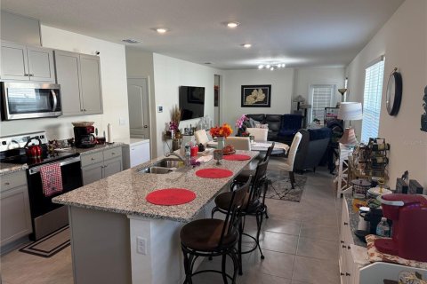 House in Davenport, Florida 4 bedrooms, 151.71 sq.m. № 1908703 - photo 5