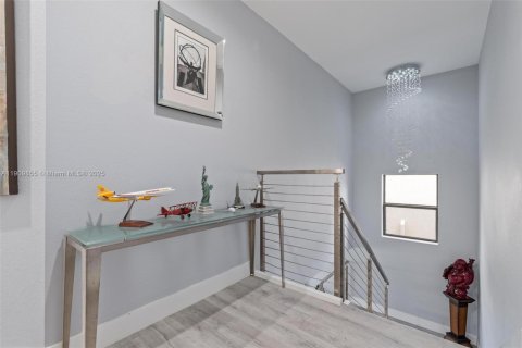 House in Hialeah, Florida 5 bedrooms, 308.06 sq.m. № 1965223 - photo 19