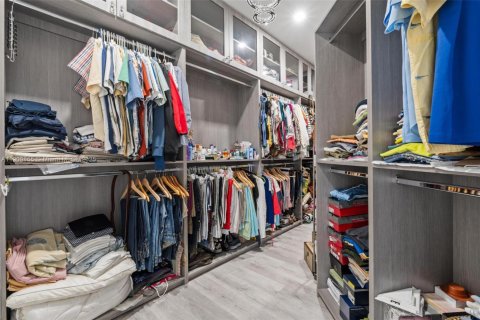 House in Hialeah, Florida 5 bedrooms, 308.06 sq.m. № 1965223 - photo 22