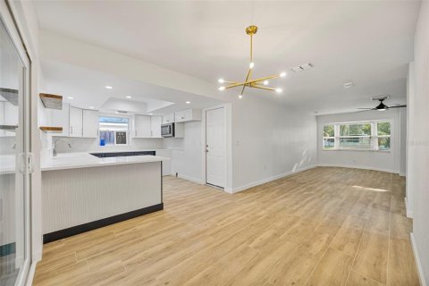 Casa en venta en Saint Petersburg, Florida, 2 dormitorios, 120.4 m2 № 1886302 - foto 11