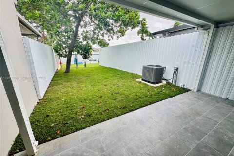 Touwnhouse à vendre à Hialeah, Floride: 2 chambres, 116.13 m2 № 1999362 - photo 14