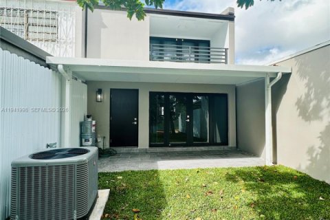 Touwnhouse à vendre à Hialeah, Floride: 2 chambres, 116.13 m2 № 1999362 - photo 17